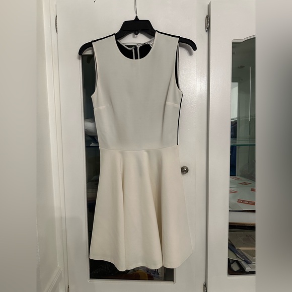 Diane Von Furstenberg Monochrome Dress - Picture 4 of 4